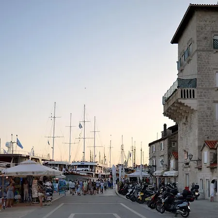 Lavanda Διαμέρισμα Τρογκίρ