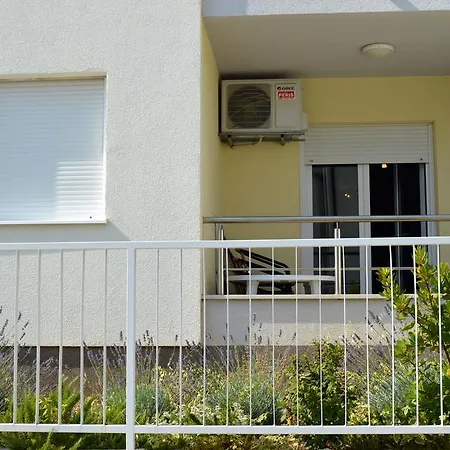 Lavanda Διαμέρισμα Τρογκίρ